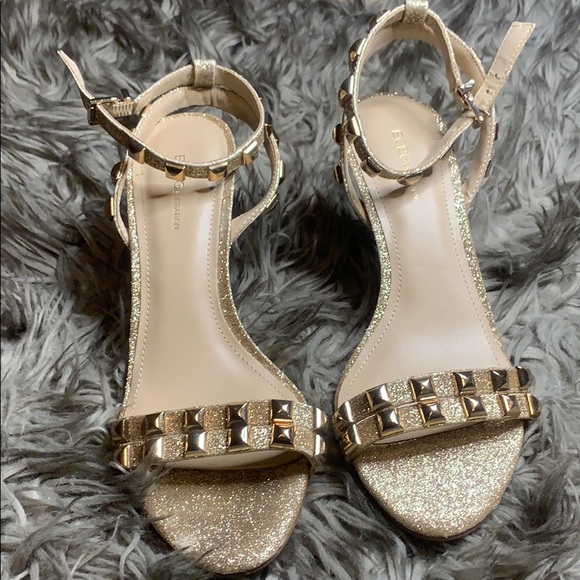 BCBGeneration Gold Heels - Picture 2 of 6